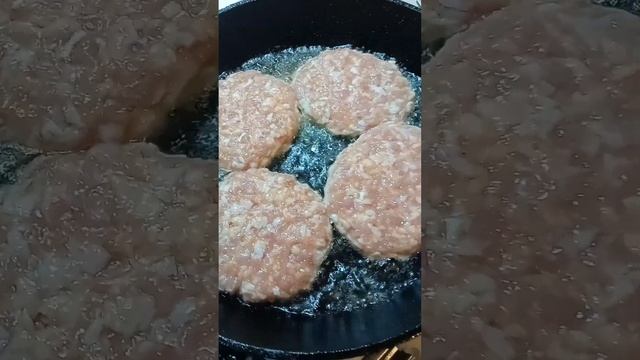 Домашний бургер #бургер #домашнийбургер #кулинария #кулинарныйшедевр #... смотреть онлайн