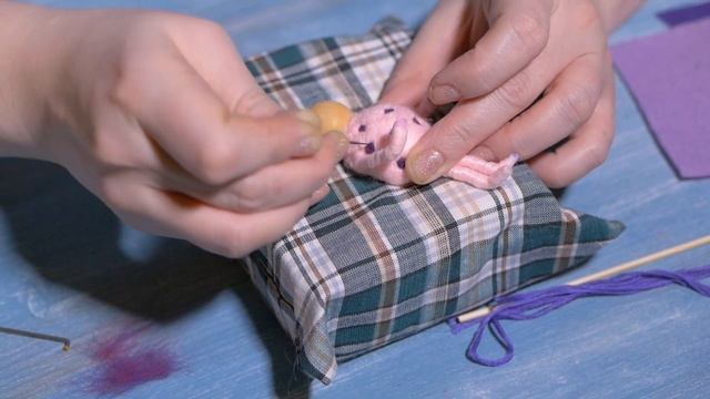Миниатюрная игрушка из шерсти. Сухое валяние.