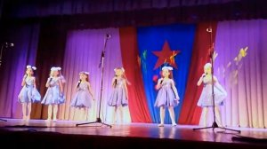 «Папа подари мне куклу» Поет вокальная группа «Солнышко»