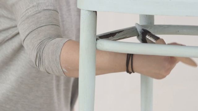 Как перекрасить старую мебель своими руками красками Chalky Home смотреть онлайн