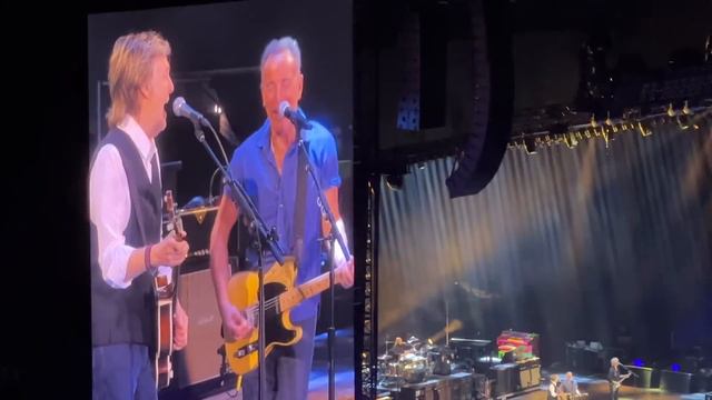 Paul McCartney & Bruce Springsteen - Glory Days @ Metlife 6/16/2022 смотреть онлайн