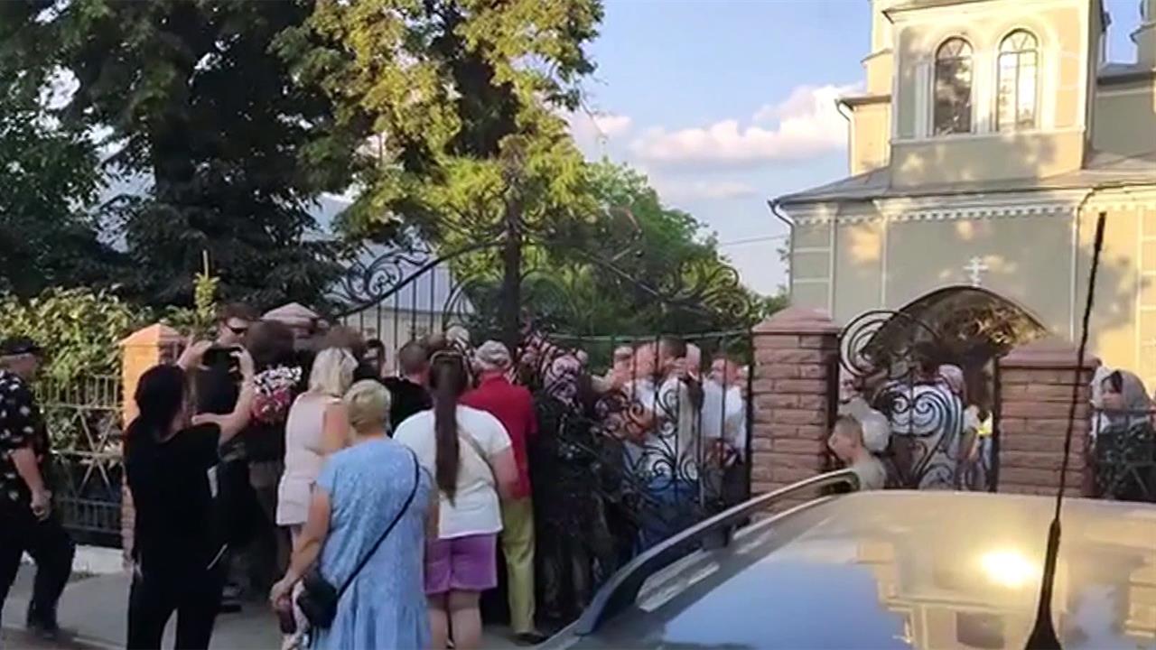 В Хмельницкой области раскольники попытались силой захватить еще один храм УПЦ