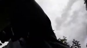 Парня чуть не сбил поезд