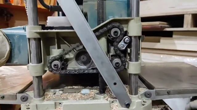 Доработка рейсмуса Makita 2012NB, подшипник с пружиной вместо голой пружины натяжителя цепи. смотреть онлайн