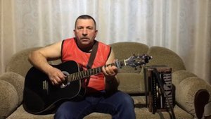 Красиво сыграл на гитаре и спел.Скрипач