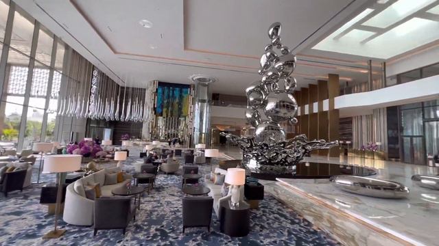 #Дубай #Пальма Atlantis The Royal | Капли - артобьект в центре лобби. смотреть онлайн