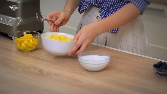 Тропический смузи-боул. Смузи из экзотических фруктов
