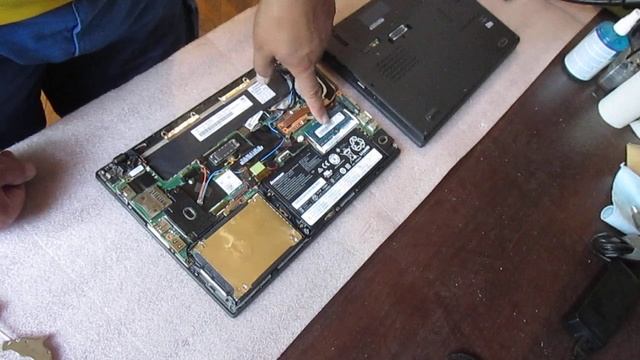 Розбирання ноутбуків X240 та X250. Огляд і порівняння. Разборка ноутбуков X240 и X250. Сравнение. смотреть онлайн