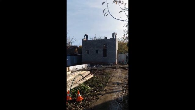 Начало постройки дачного домика или бани.