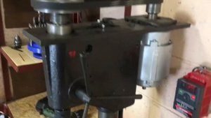 Асинхронный двигатель на сверлильном станке