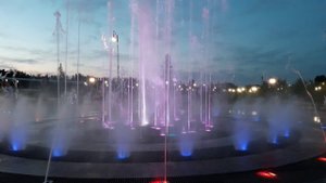 Светомузыкальный фонтан в мемориальном парке у подножия Мамаева Кургана