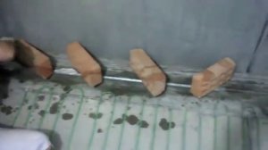 Установка маяков для самовыравнивающейся стяжки пола.