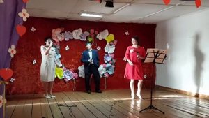 Роза белая, роза алая