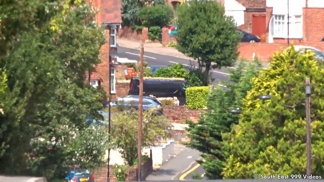 South Central Ambulance responding - Renault Master смотреть онлайн