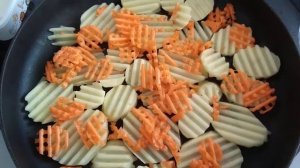 Картошка поджаренная на кокосовом масле это быстро и вкусно.