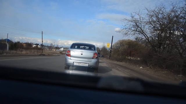 С каждым годом пробки на переезде меньше не становятся. смотреть онлайн