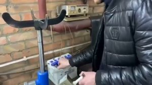 Как проверить аккумулятор нагрузочной вилкой