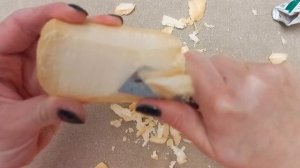 Мыло, как кусок прогорклого сливочного масла...