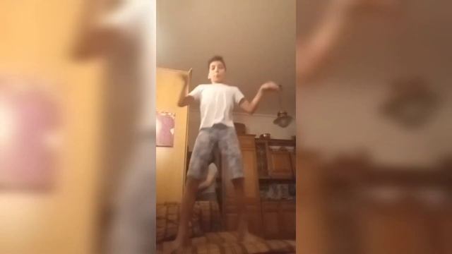 у парня крутая прическа смотреть онлайн