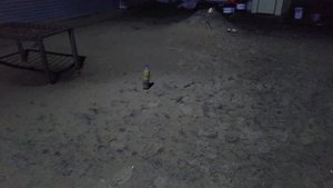Монтажная пена разрывает бутылку.