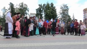 Сборный хор коллективов выступавших на фестивале традиционной казачьей культуры в городе Бердске.