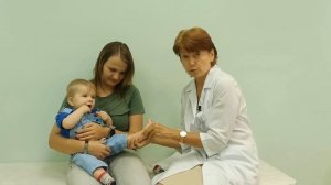 Плановый осмотр ребенка в 8 мес. Оценка навыков, рекомендации по развитию и питанию.