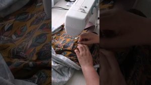 Вариант обработки разрезов на платье из кулирки