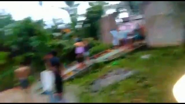 Индонезия дожди вызвали наводнения смывая дома, Западная Ява | Катаклизмы, изменение климата смотреть онлайн