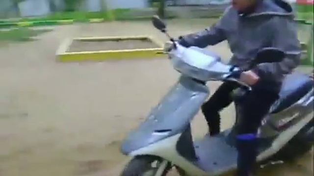 Дрифт на скутере смотреть онлайн