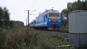 ЭП1М-450 с почтово-багажным поездом