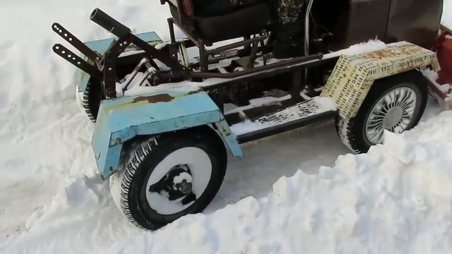 Самодельный трактор.Чистим снег. смотреть онлайн