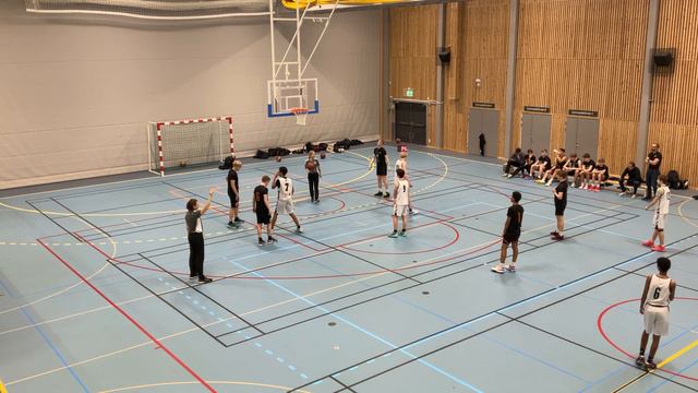 Lerum U16 mot Borås basket. Period 3 смотреть онлайн