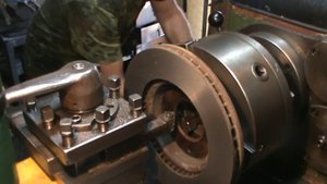 Проточка тормозных дисков мицубиси лансер.