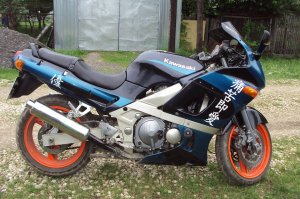 Завел Кавасаки ZZR 400 (2) Зизер спустя 2 года.mp4