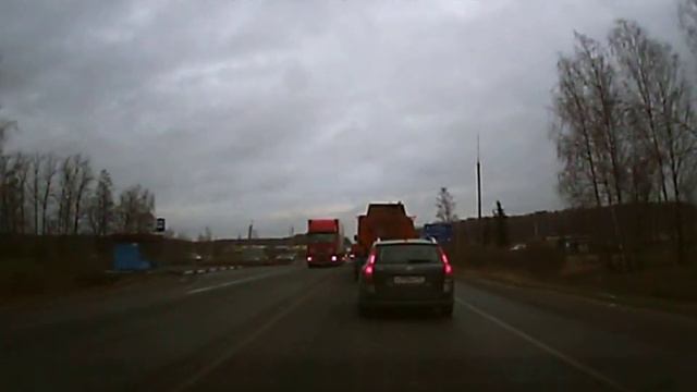 Проявление вежливости водителя фуры часть1. смотреть онлайн