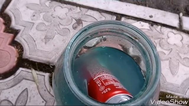 Растворяю Кока Колу в гидроксиде натрия. смотреть онлайн