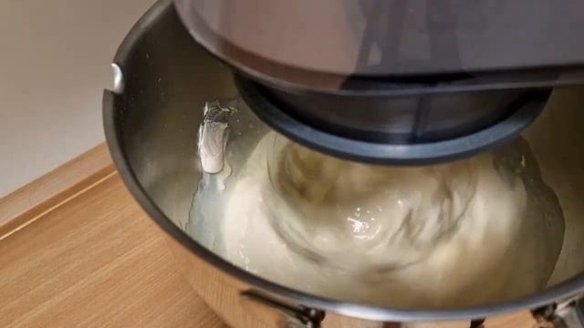 Торт с нежным клубничным вкусом,рецепт. Часть 2 двухъярусного торта.