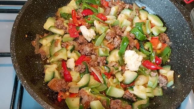 Достаём овощи с заморозки и готовим вкусный салат.КАБАЧКИ.
