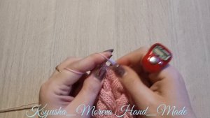 Шапка с косой 15петель. Шапка с ушками.