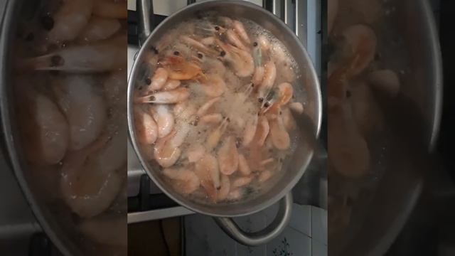 ОЧЕНЬ ПРОСТО, ГОТОВИМ КРЕВЕТКИ ЗАМОРОЖЕННЫЕ. смотреть онлайн