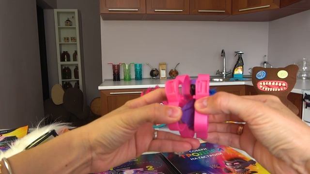 ТРОЛЛИ МИРОВОЙ ТУР / ЧТО ПРОДАЁТСЯ В ДЕТСКОМ МИРЕ / РАСПАКОВКА СЕКРЕТНЫХ ТРОЛЛЕЙ смотреть онлайн