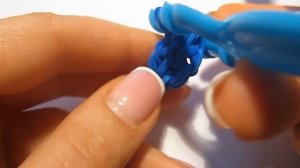 УСЫ из резинок на рогатке без станка. Фигурки из резинок | Rainbow Loom Charm