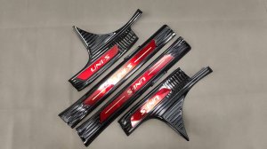 Накладки на внутренний порог (черный титан, красный лого) для Changan UNI-S