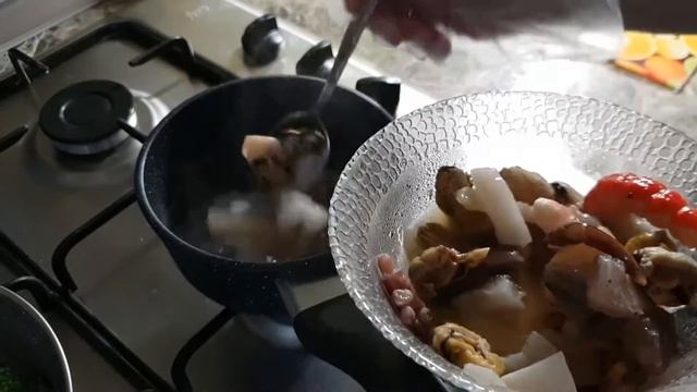 Готовим мидии,креветки,кальмары,мясо осьминога,отварная капуста брокколи смотреть онлайн