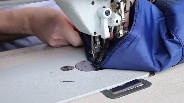 Как правильно вшить торцевую часть дорожной сумки! Идеальные линии! Как шьёт Typical Gc0303 !?
