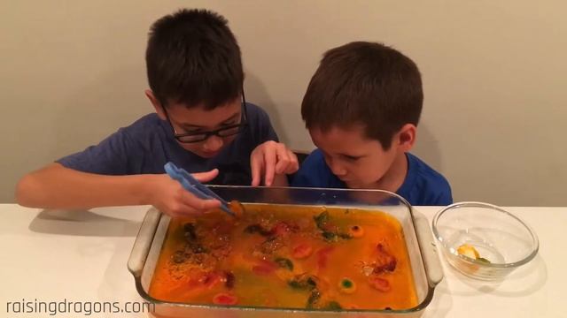 Halloween Gelatin Excavation - fun Halloween activity смотреть онлайн