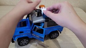 Полицейский джип брудер Bruder с прицепом и лощадью - обзор