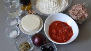 Пицца с рыбными консервами