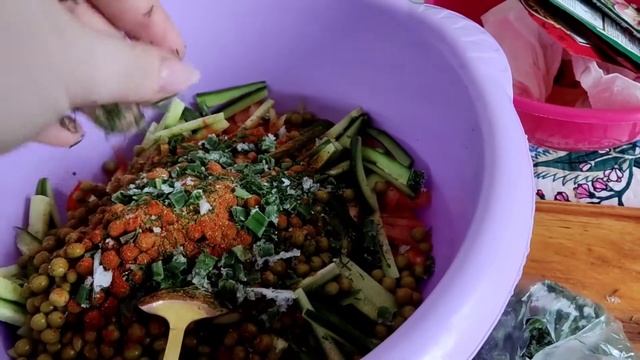 влог. обзор покупок. первый раз готовим мясной салат смотреть онлайн