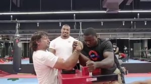 KHALED arm wrestling Devon Larrat.